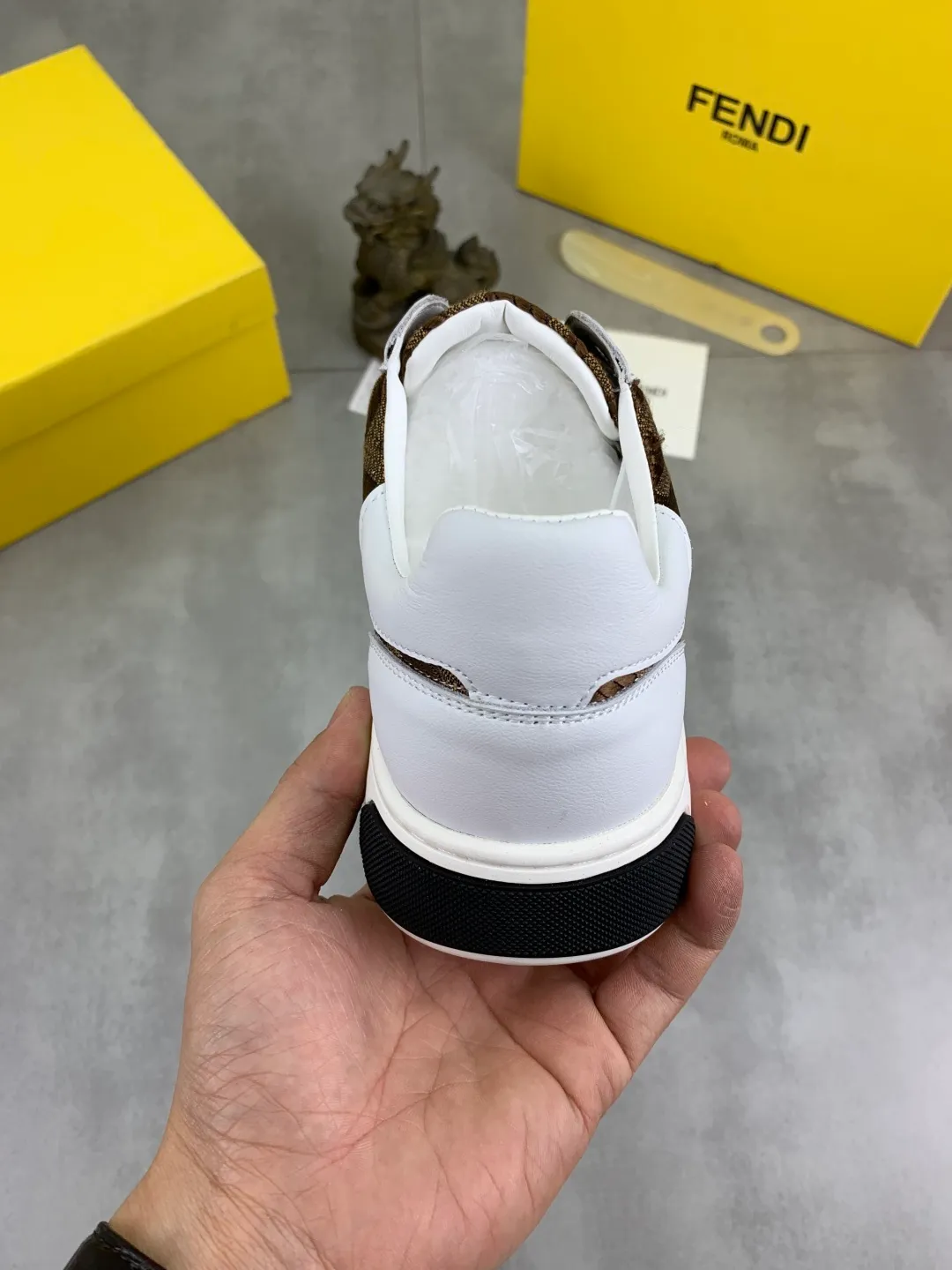 ​Men's shoes 💰P420 💰[New style] little monster 🆘 New style at FENDI counter 🕶️🕶️Simple routing effect, showing an elegant and cool driving shoe 🎬Using imported calfskin + first-layer pigskin lining🐂Excellent material🎬Detailed workmanship 🤗Comfortable foot feel➰➰. ​Pair it with any outfit to show your taste and temperament, low-key luxury ♻️Design ​simple and elegant ​noble and fashionable 🍃​Very loved and favored by trendy men 💓❤️size: 38-44 4️⃣colors available